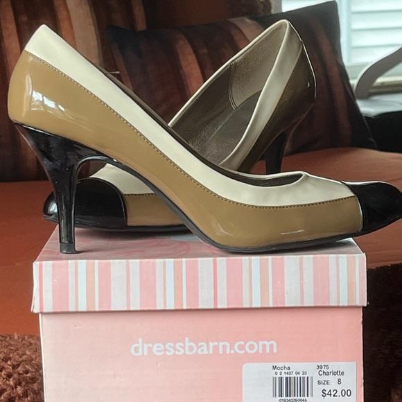 Ladies Dress Barn pumps size 8, worn once. - Picture 2 of 2
